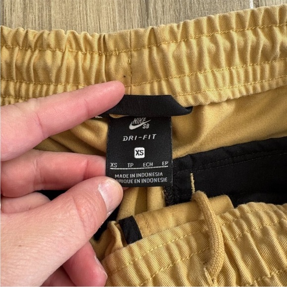 Nike Tan Chinos Relaxed Fit - Picture 4 of 5